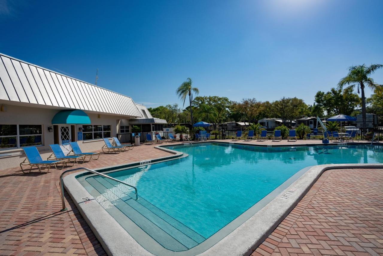 Blue Moon Inn Dunedin Fl